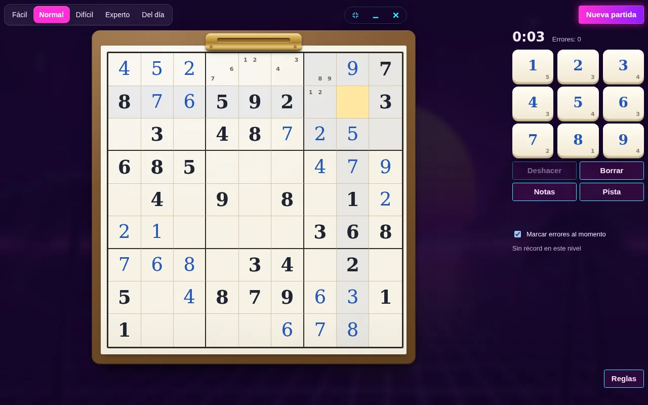 Sudoku abierta en el escritorio de Arcadópolis