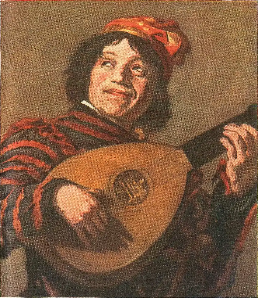 Joven de gorro rojo y chaqueta a rayas rojas y negras toca un laúd y mira hacia arriba con una gran sonrisa