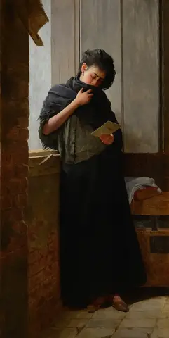 Mujer de negro de pie junto a una ventana, con el chal sobre la boca, mirando un papel que sostiene en la mano