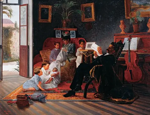 Hombre que lee junto a un piano y un violonchelo, y una madre que cose en un sofá rojo, rodeada de niños