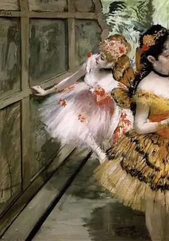 Dos bailarinas con disfraces de mariposa, una de rosa con flores y otra de amarillo con alas, junto a un decorado