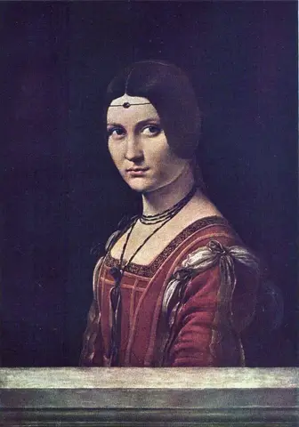 Mujer de cabello oscuro con una joya en la frente, vestido rojo y collar oscuro, detrás de un antepecho de piedra