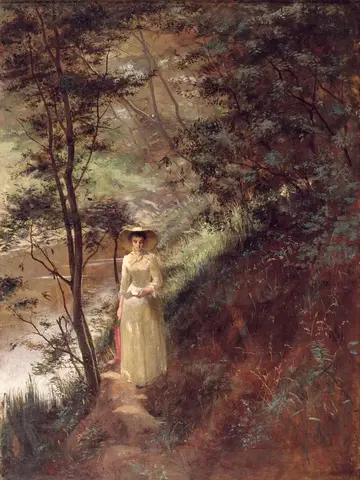 Joven de vestido claro y sombrero de paja camina por un sendero junto al río, con una carta, bajo los árboles