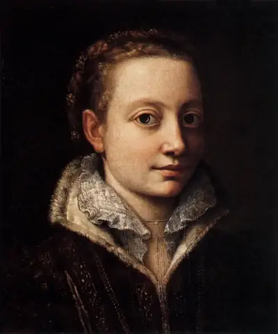 Joven de trenzas con leve sonrisa, cuello de encaje blanco y abrigo oscuro forrado de piel, sobre fondo negro