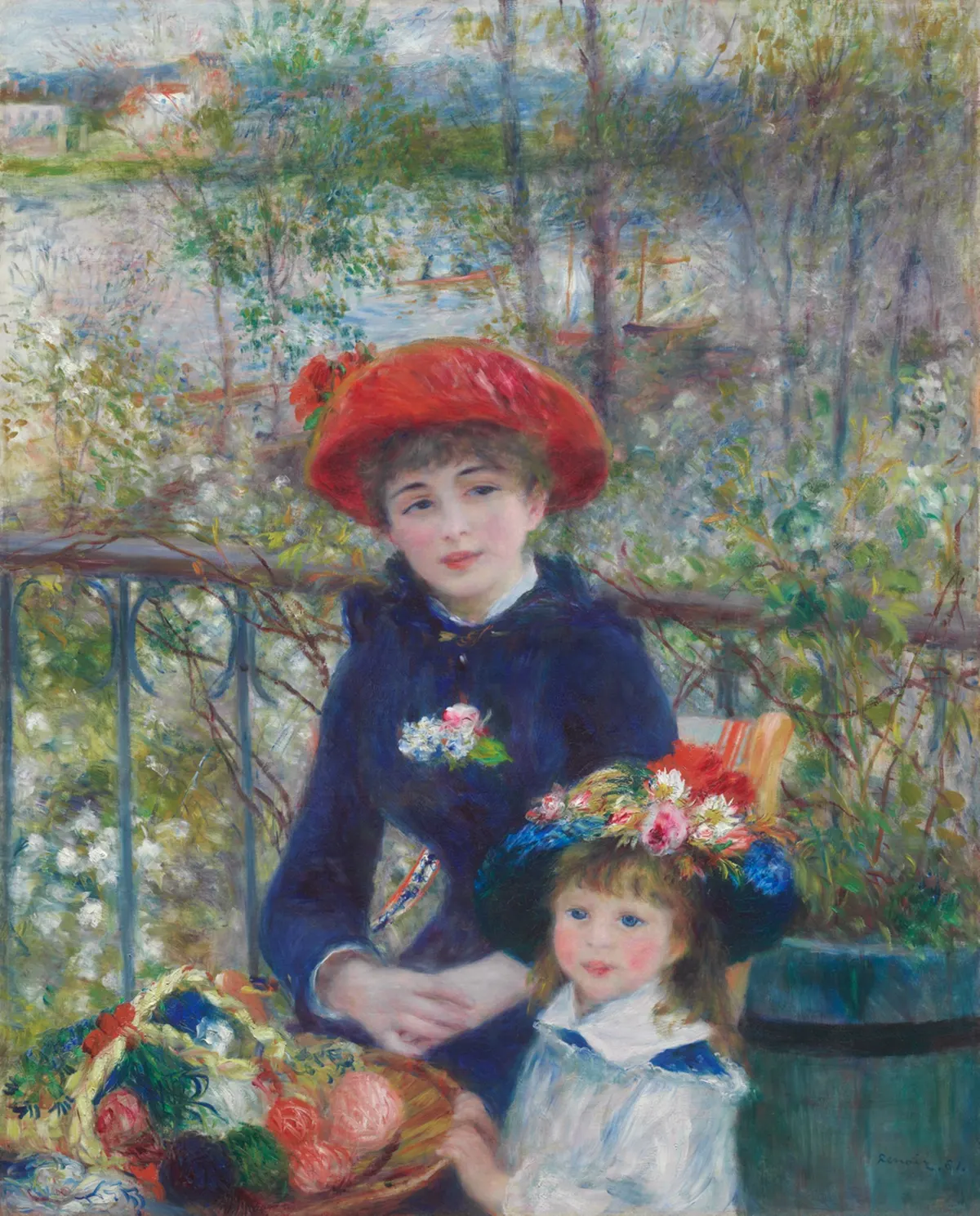 Joven de vestido azul oscuro y sombrero rojo con una niña de sombrero de flores en una terraza junto a un río
