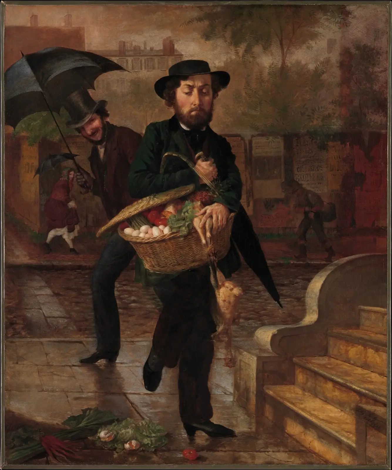 Hombre barbado con sombrero que avanza por una calle mojada con una canasta de huevos y verduras y un ave colgando